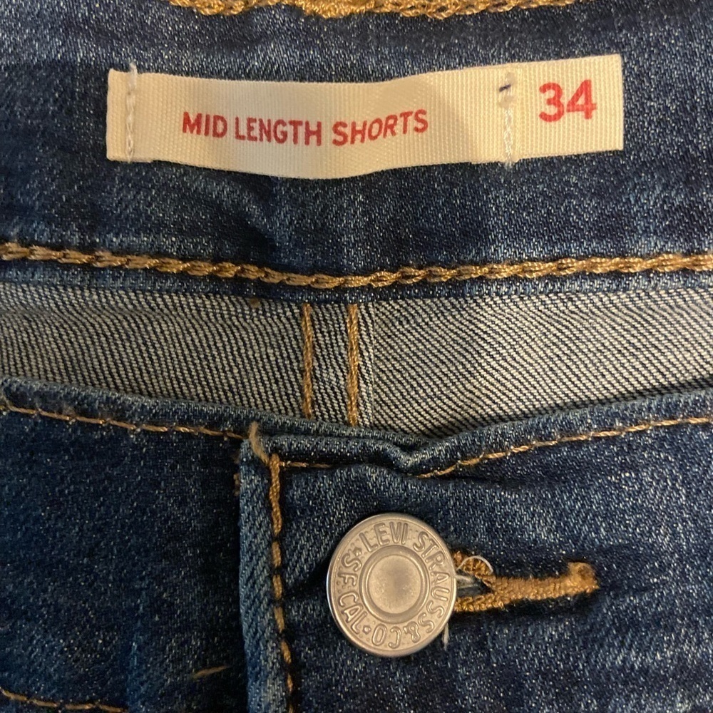 NWT Levi's Womens Mid Rise Stretch Cuffed Mid Length Shorts Size 18 / W 34 - Picture 4 of 5